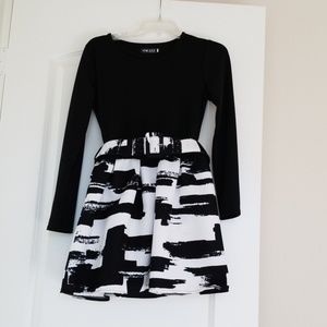 Black and white long sleeve dress